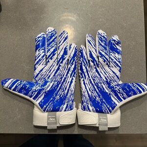 Adidas Men’s football gloves, size large